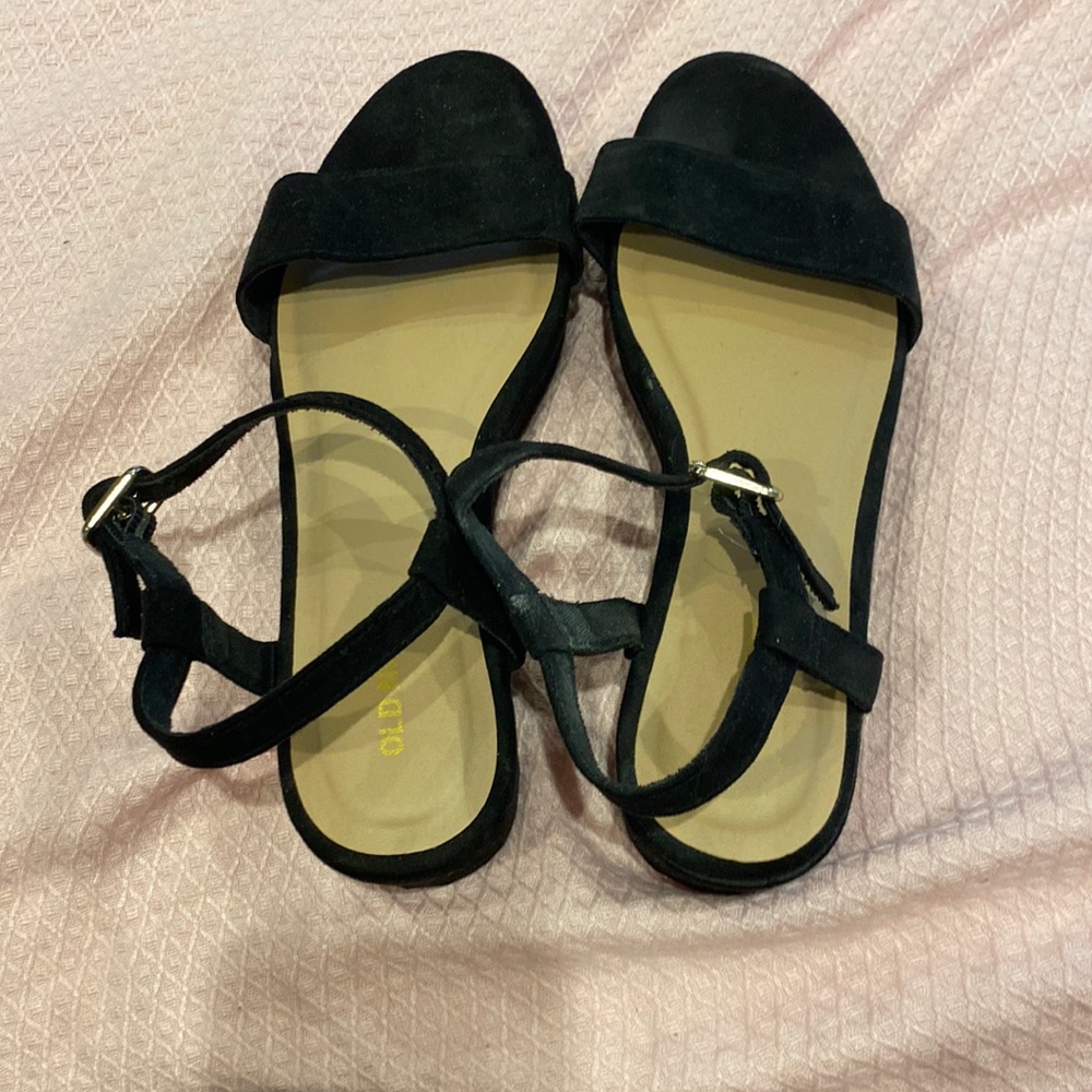Low wedge sandals